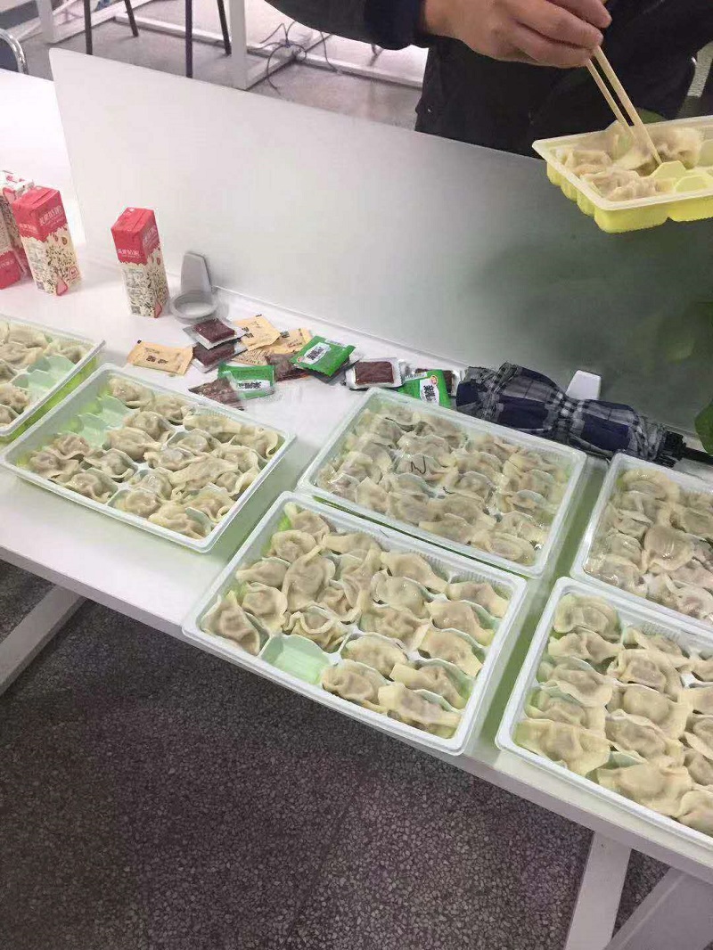 今日冬至，啟邁給全體員工送溫暖